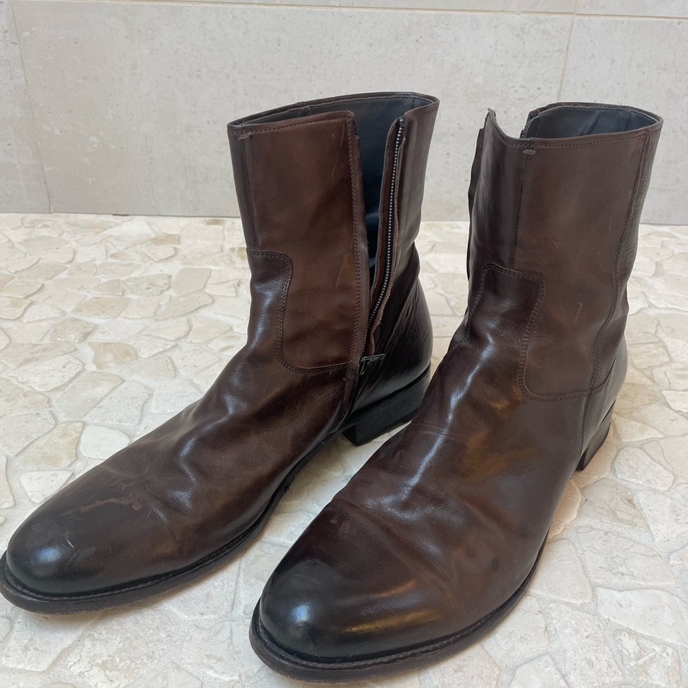 Worn twice men’s boots Leather size 13 made in Italy. The Boot New York